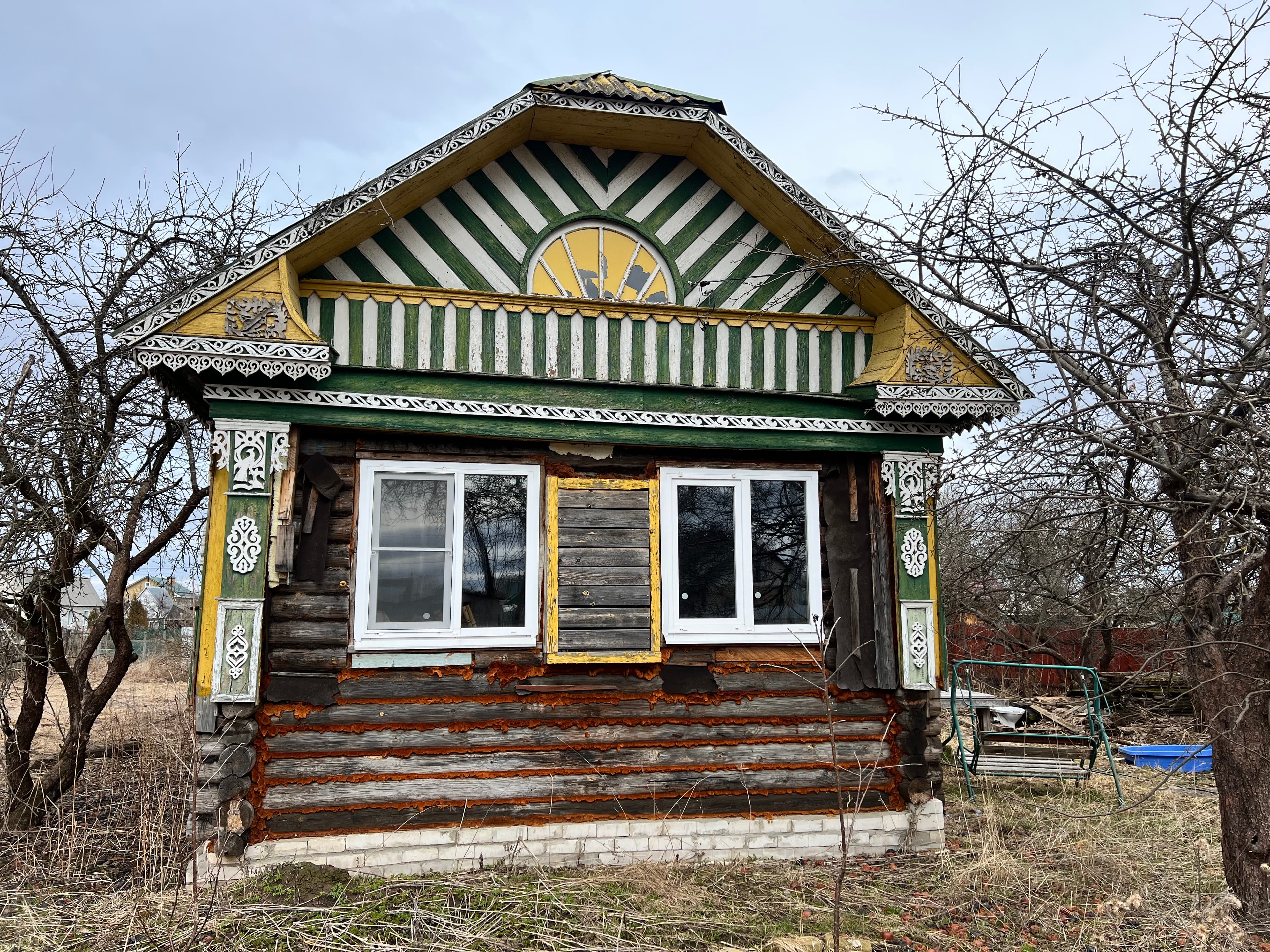 Крепкий дом из сруба на ровном участке с ГАЗОМ и коммуникациями