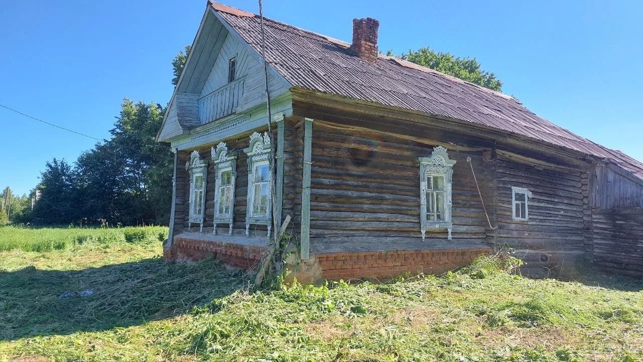 Дом у пруда в деревне Леганичиха